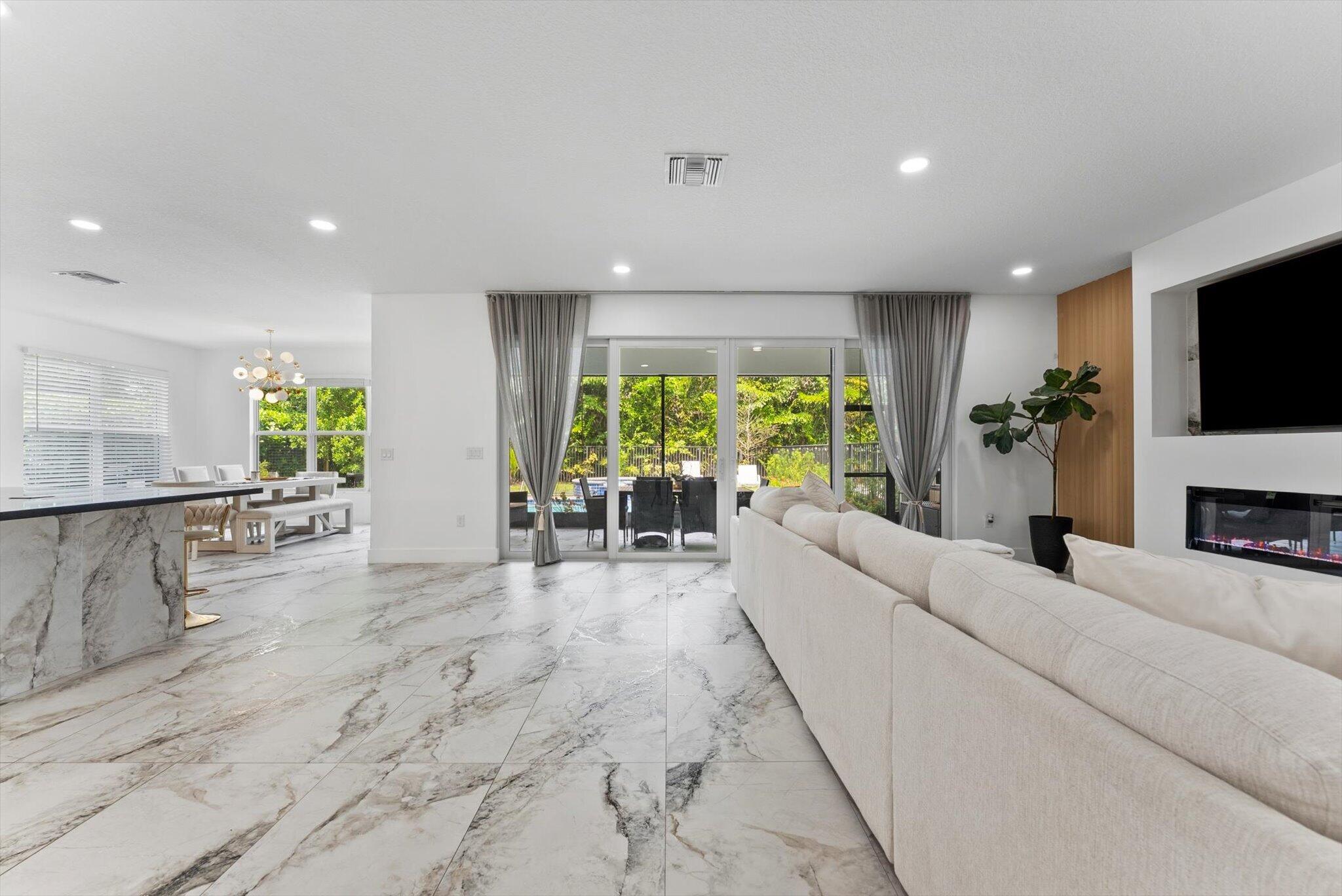 7619 FRANCISCA CLUB Lane