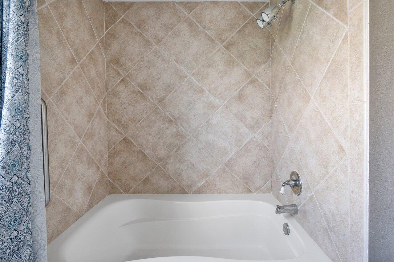 MOORINGS AT LANTANA CONDO - Residential Lease