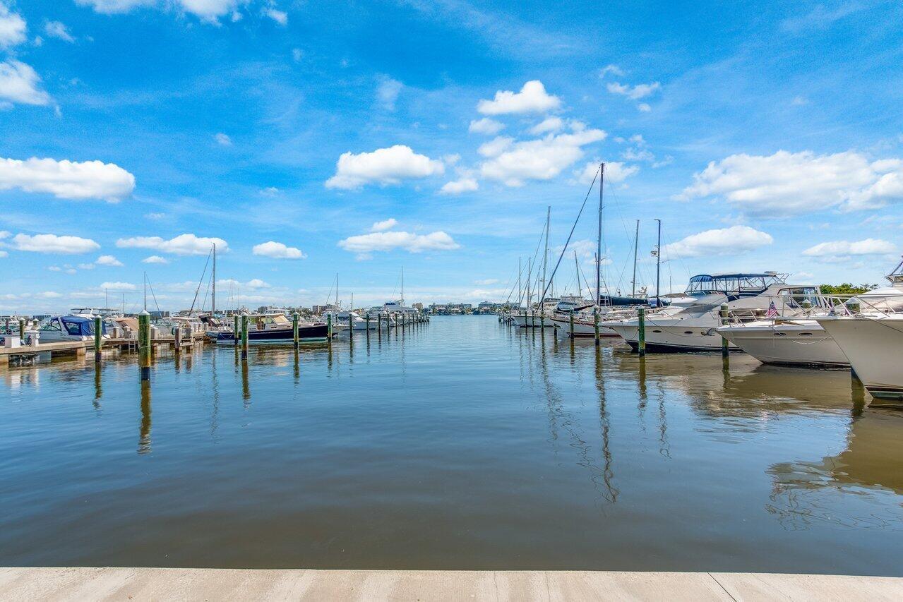 MOORINGS AT LANTANA CONDO - Residential Lease