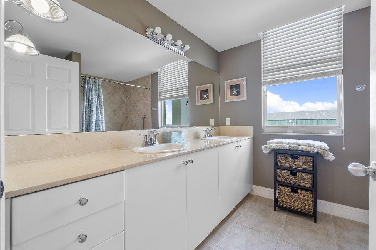 MOORINGS AT LANTANA CONDO - Residential Lease