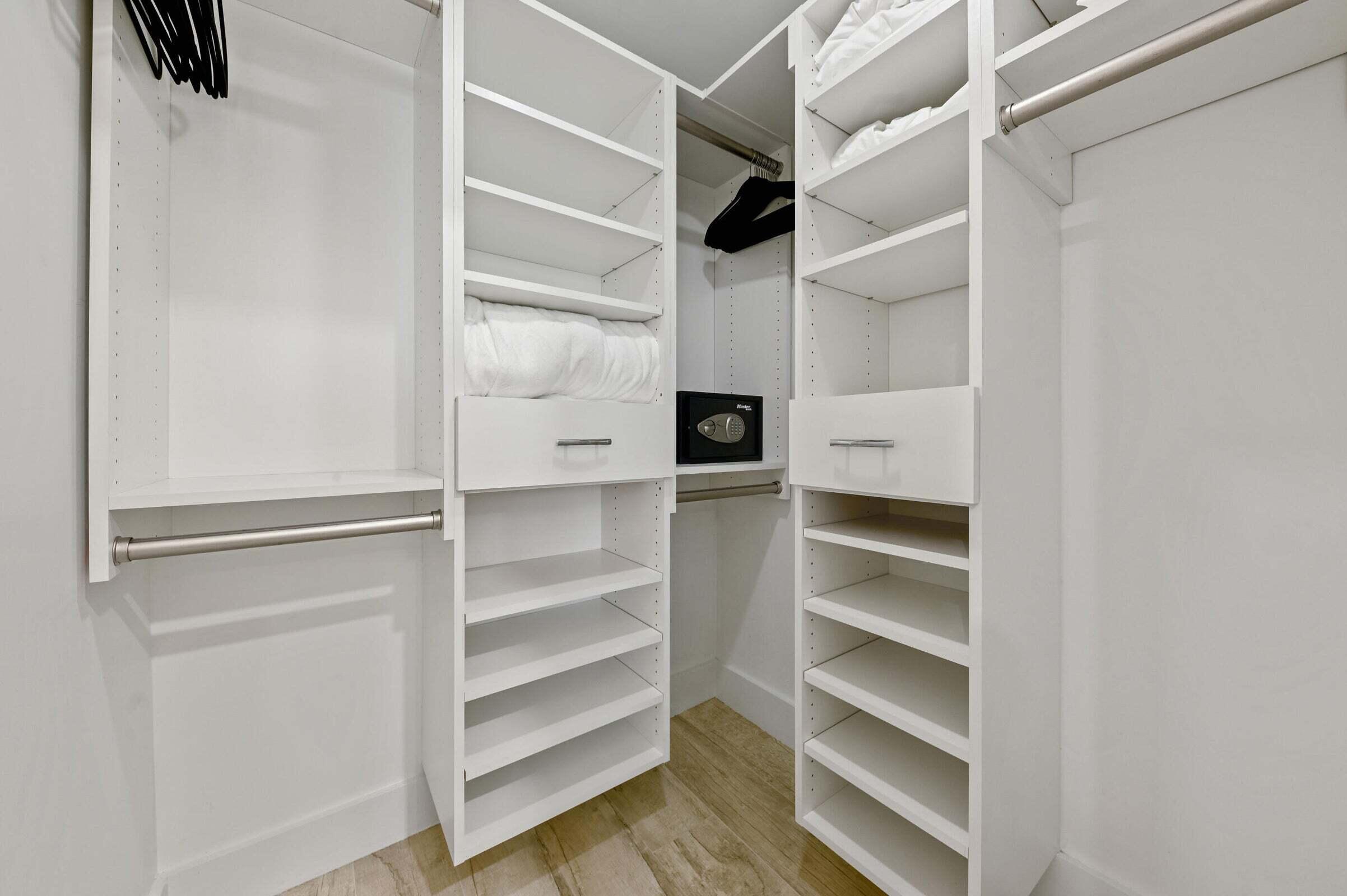 Ocean Manor Cond - Residential