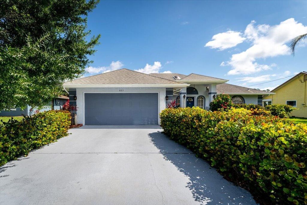 Photo of 863 SE Sweetbay Avenue, Port St Lucie, FL 34983 (MLS # R10894325)