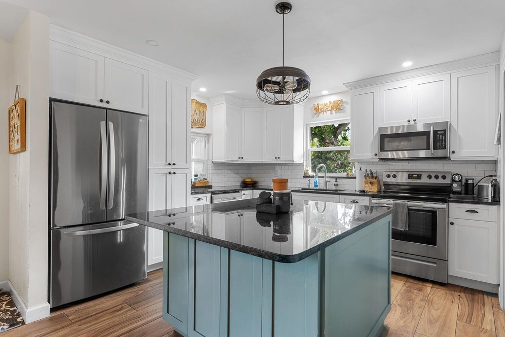 Photo of 125 SE 26th Avenue, Boynton Beach, FL 33435 (MLS # R10932261)