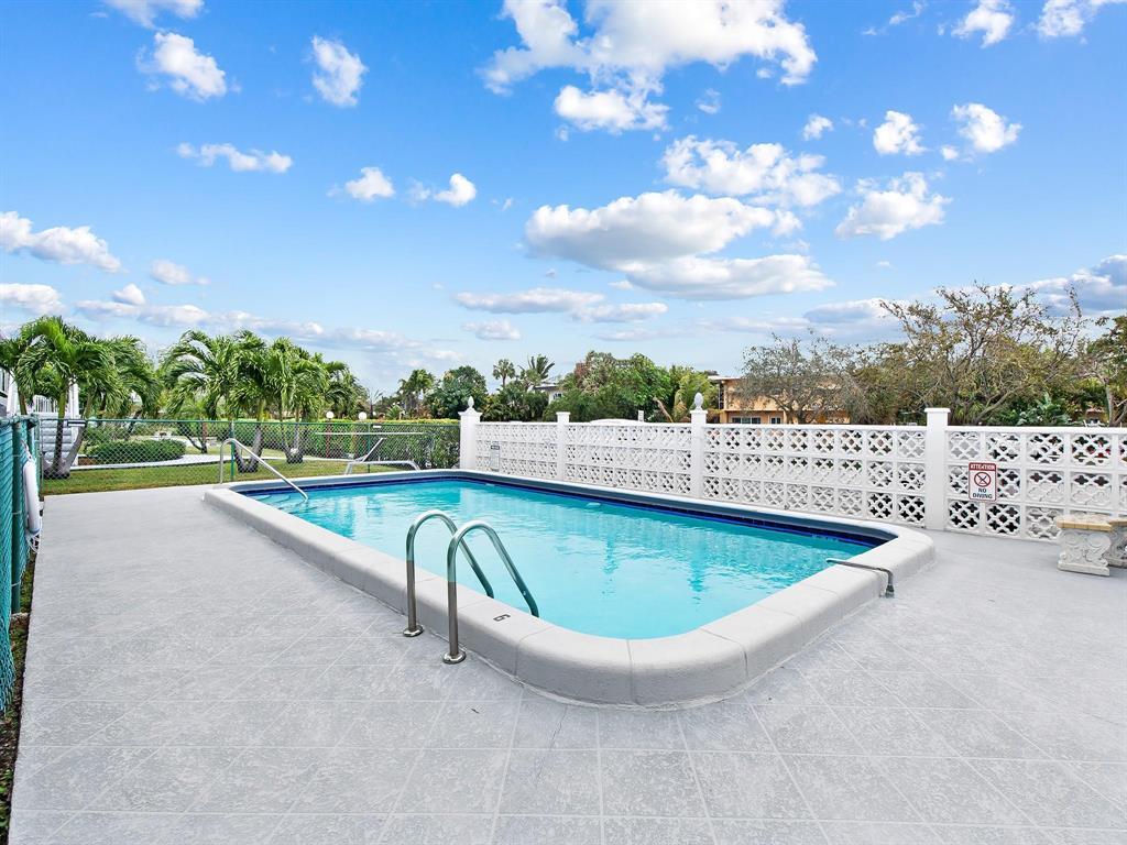 Photo of 1401 SE 7TH Avenue #9, Pompano Beach, FL 33060 (MLS # B26082931)