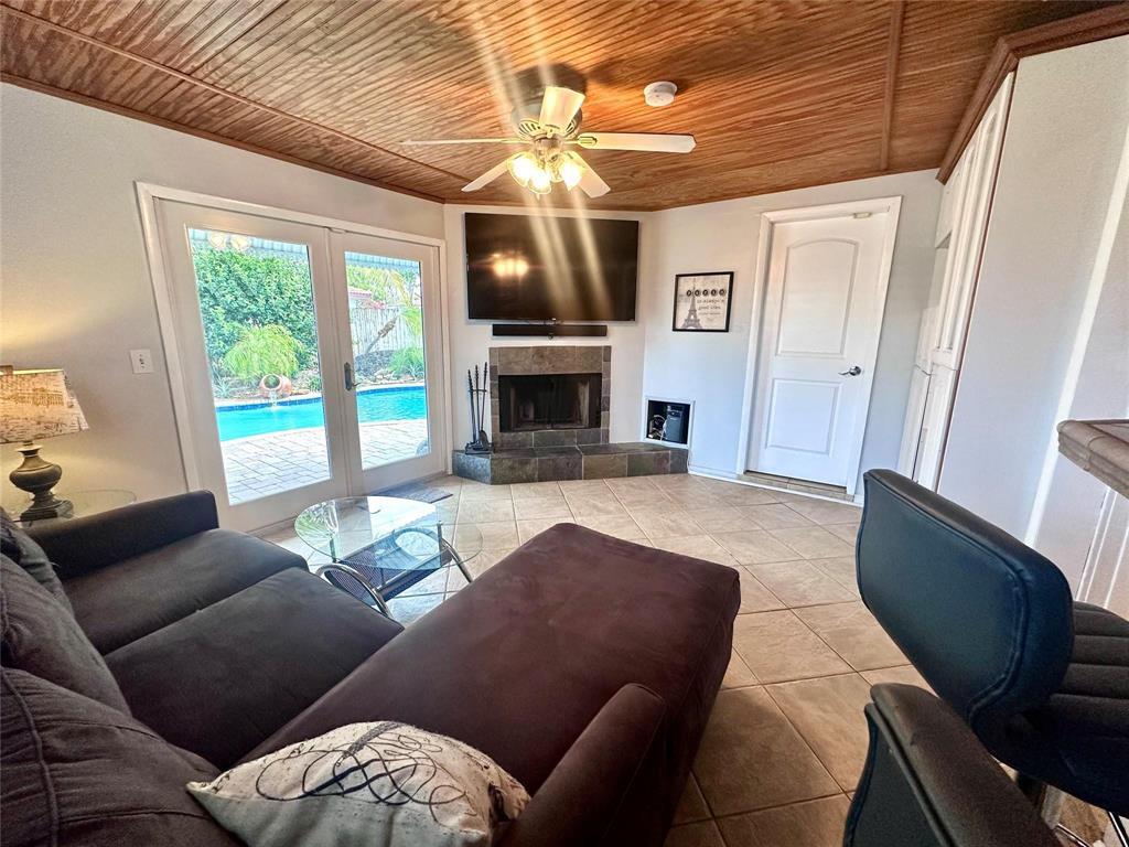 TWIN LAKES RESUB OF BLKS 11 12 - Residential