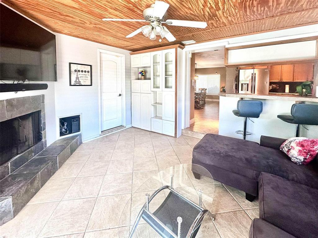 TWIN LAKES RESUB OF BLKS 11 12 - Residential