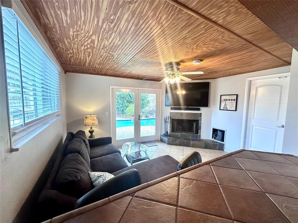 TWIN LAKES RESUB OF BLKS 11 12 - Residential