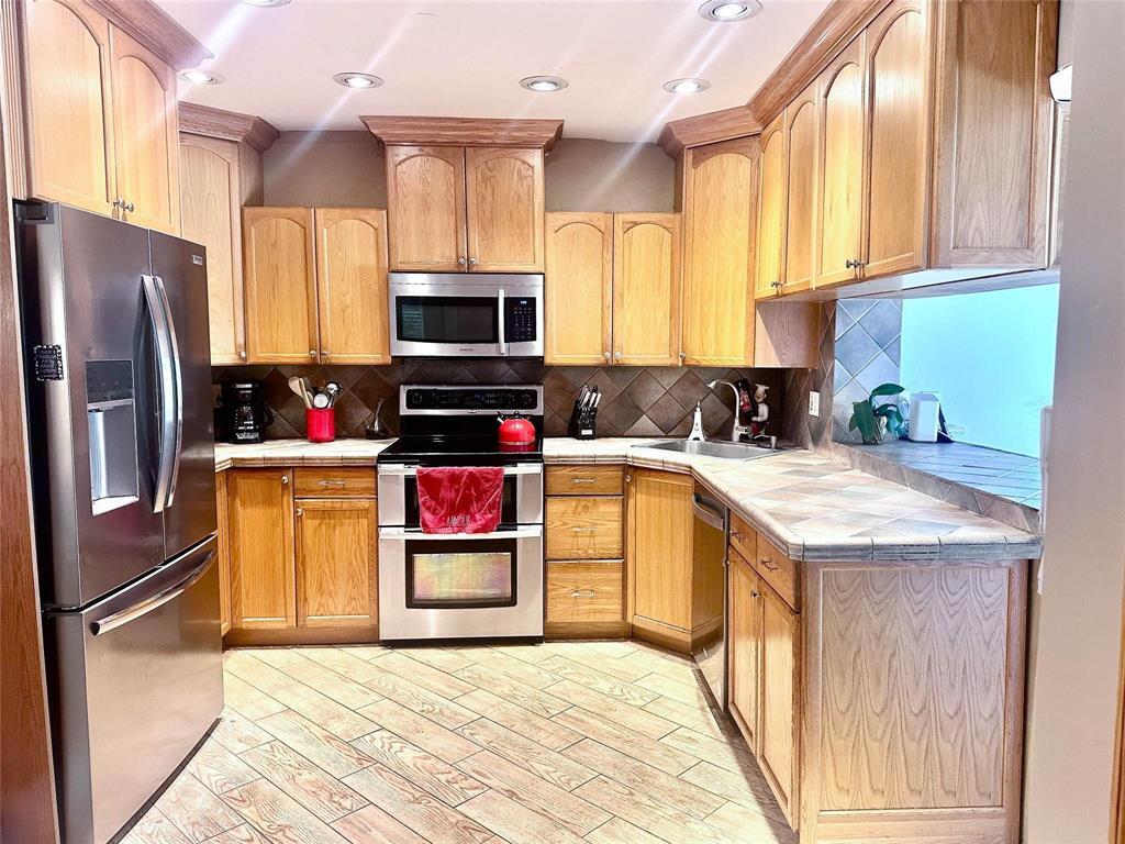 TWIN LAKES RESUB OF BLKS 11 12 - Residential