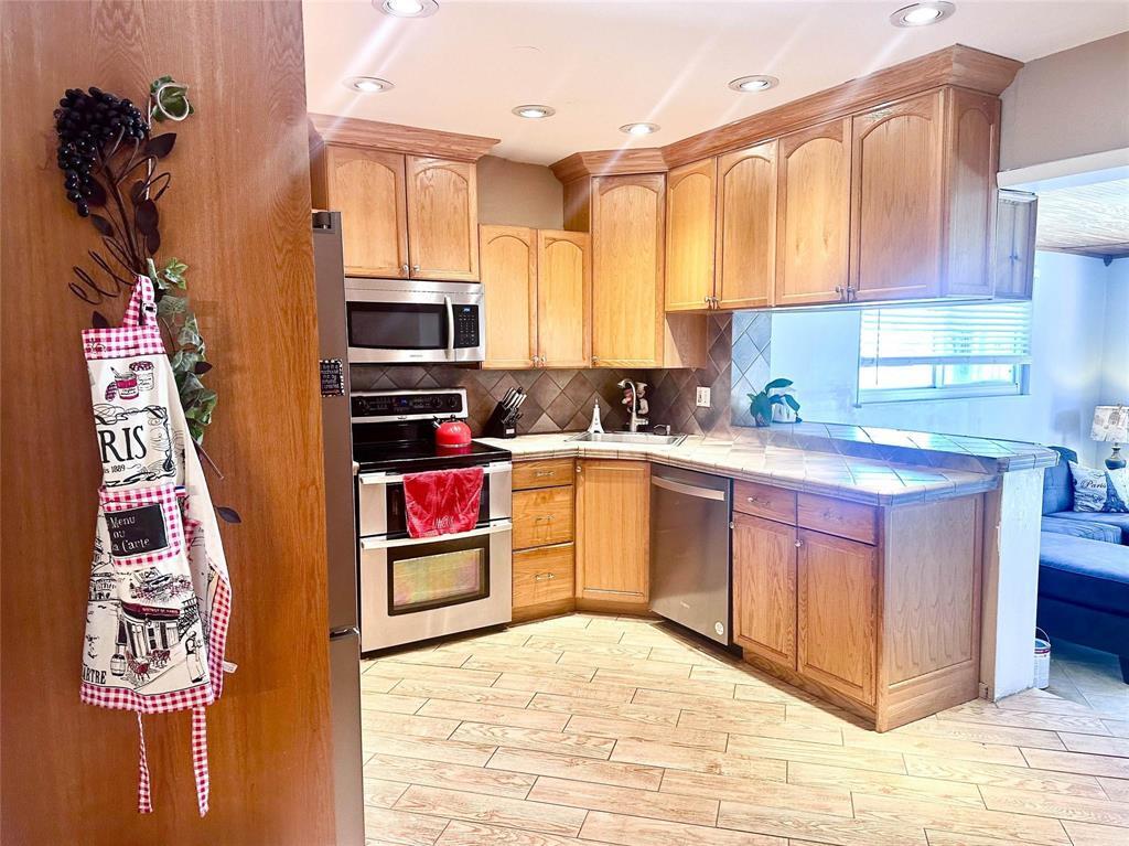 TWIN LAKES RESUB OF BLKS 11 12 - Residential