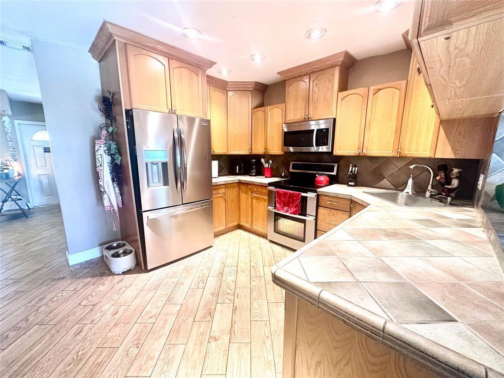 TWIN LAKES RESUB OF BLKS 11 12 - Residential