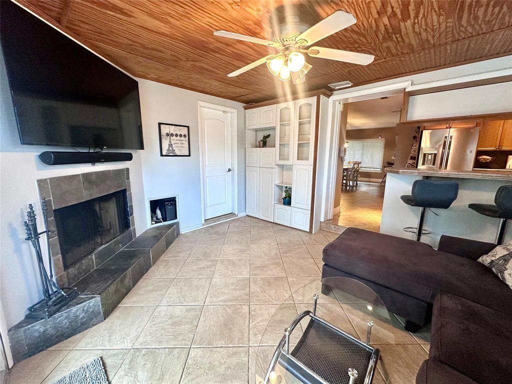 TWIN LAKES RESUB OF BLKS 11 12 - Residential