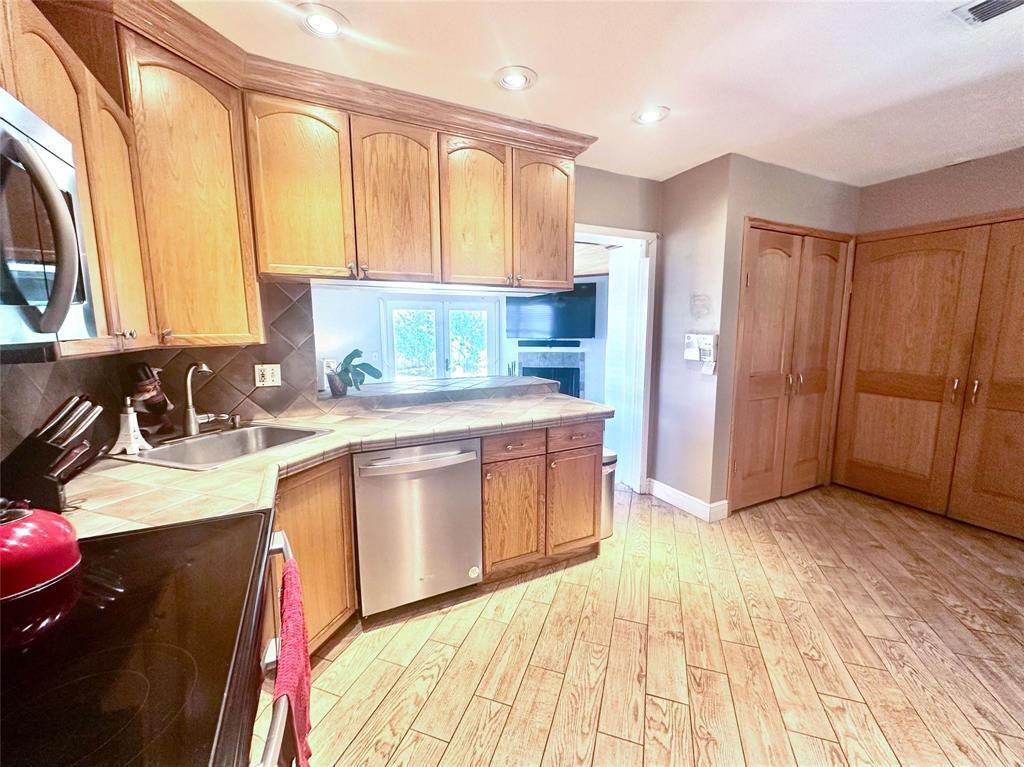 TWIN LAKES RESUB OF BLKS 11 12 - Residential