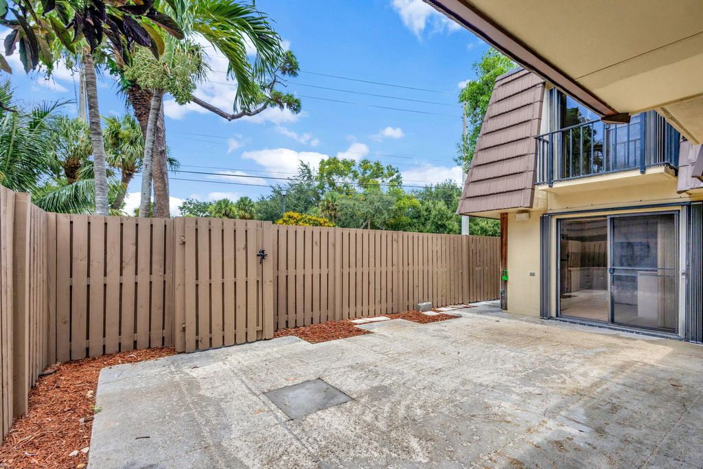 Photo of 1420 14th Court, Palm Beach Gardens, FL 33410 (MLS # R11008368)