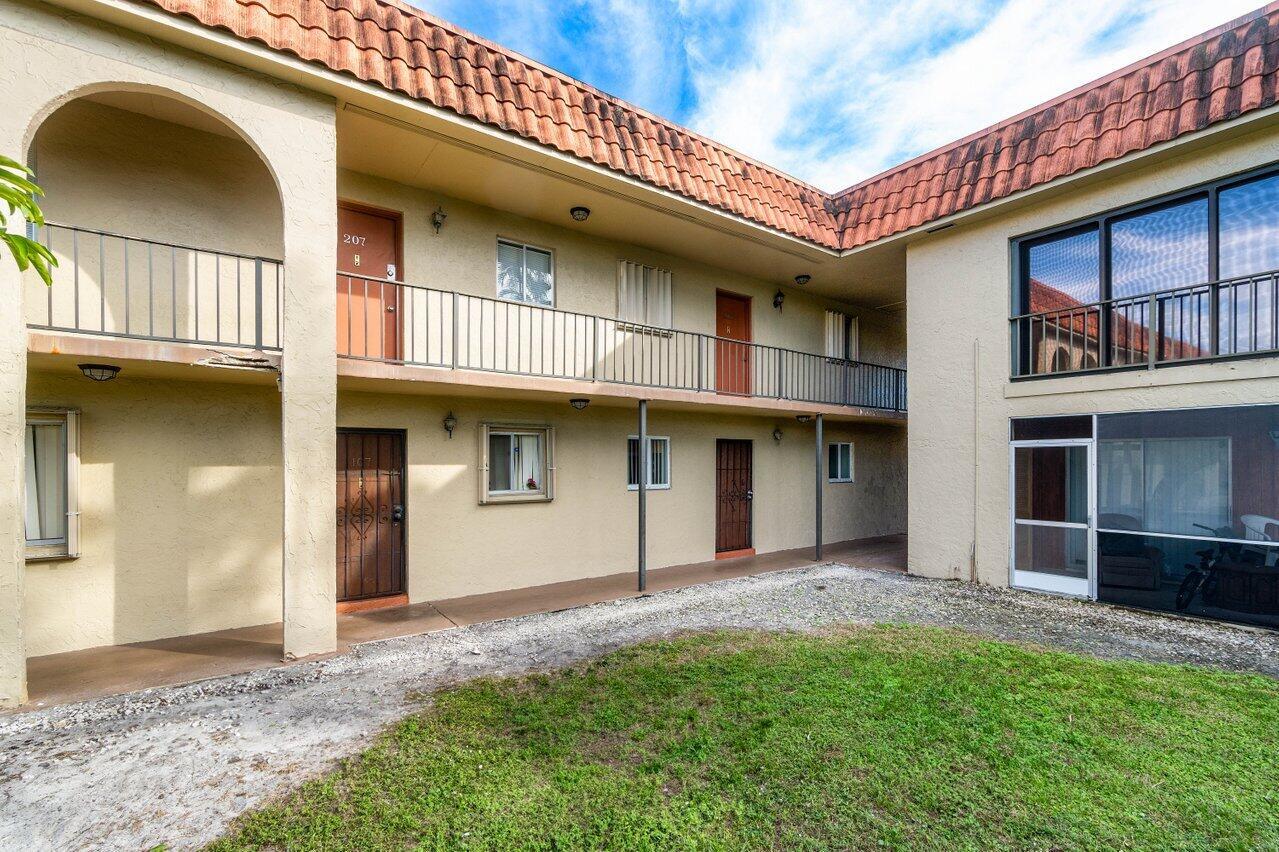 6094 Forest Hill Boulevard 205