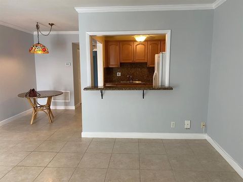 Condominium in Lake Worth Beach FL 2960 CYNTHIA Ln.jpg