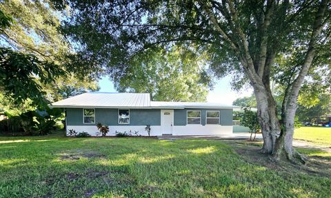 A home in Okeechobee