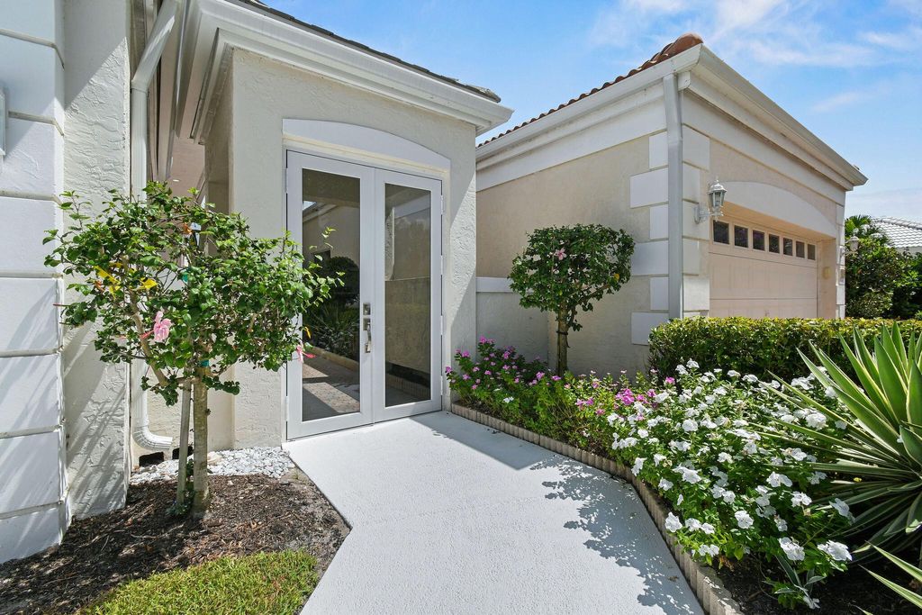 Photo of 118 Coral Cay Drive, Palm Beach Gardens, FL 33418 (MLS # R11114307)