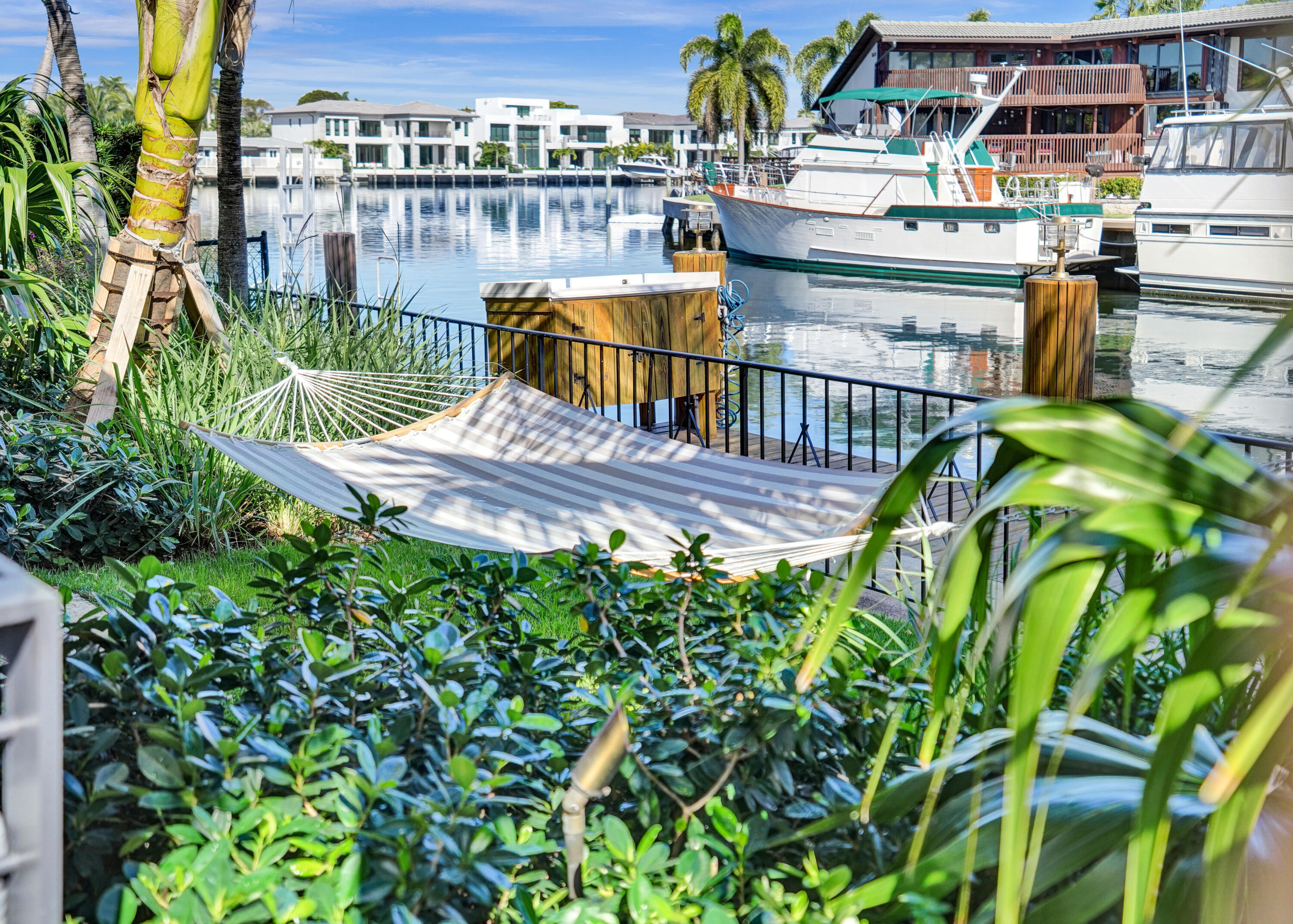 LITTLE HARBOR ON THE HILLSBORO - Residential