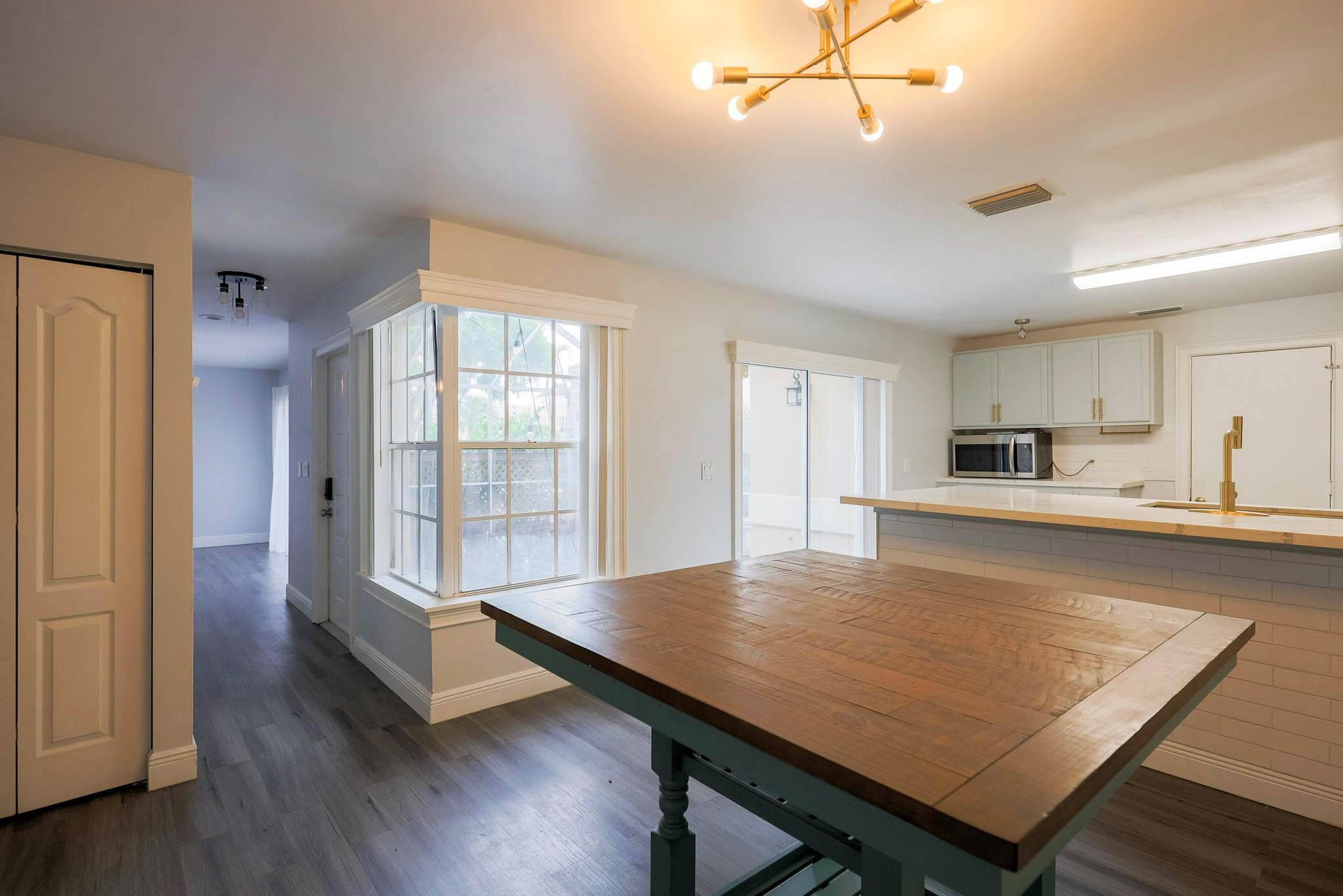 EMBASSY LAKES - Residential Lease