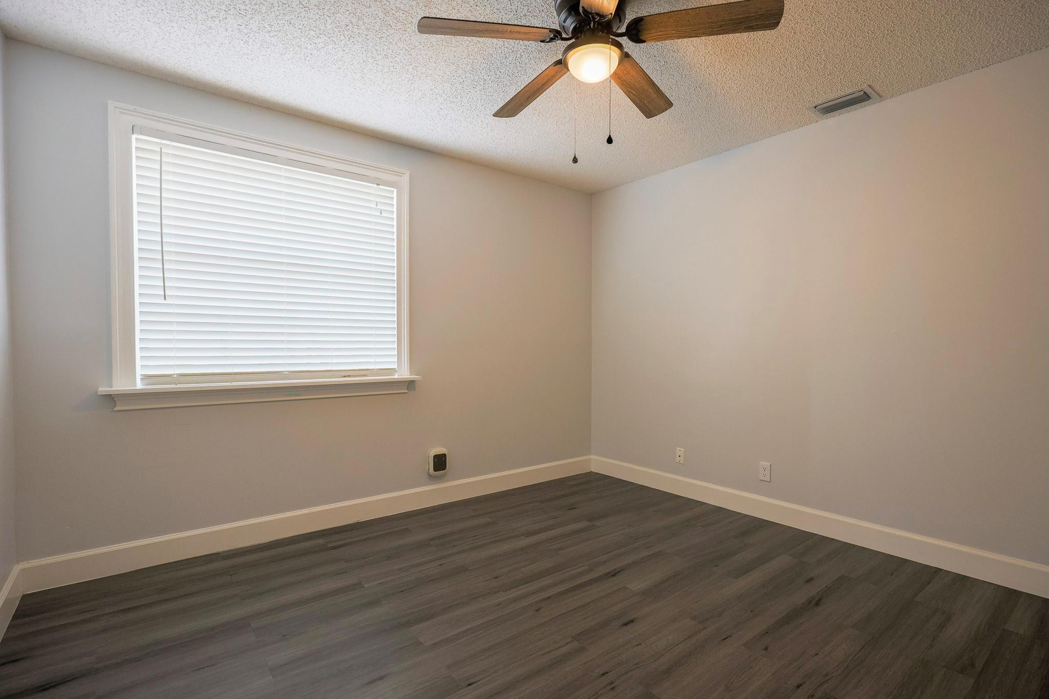 EMBASSY LAKES - Residential Lease