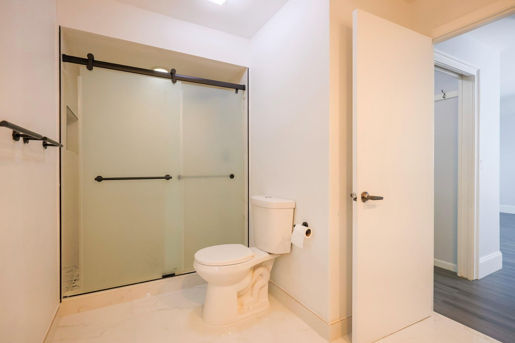 EMBASSY LAKES - Residential Lease