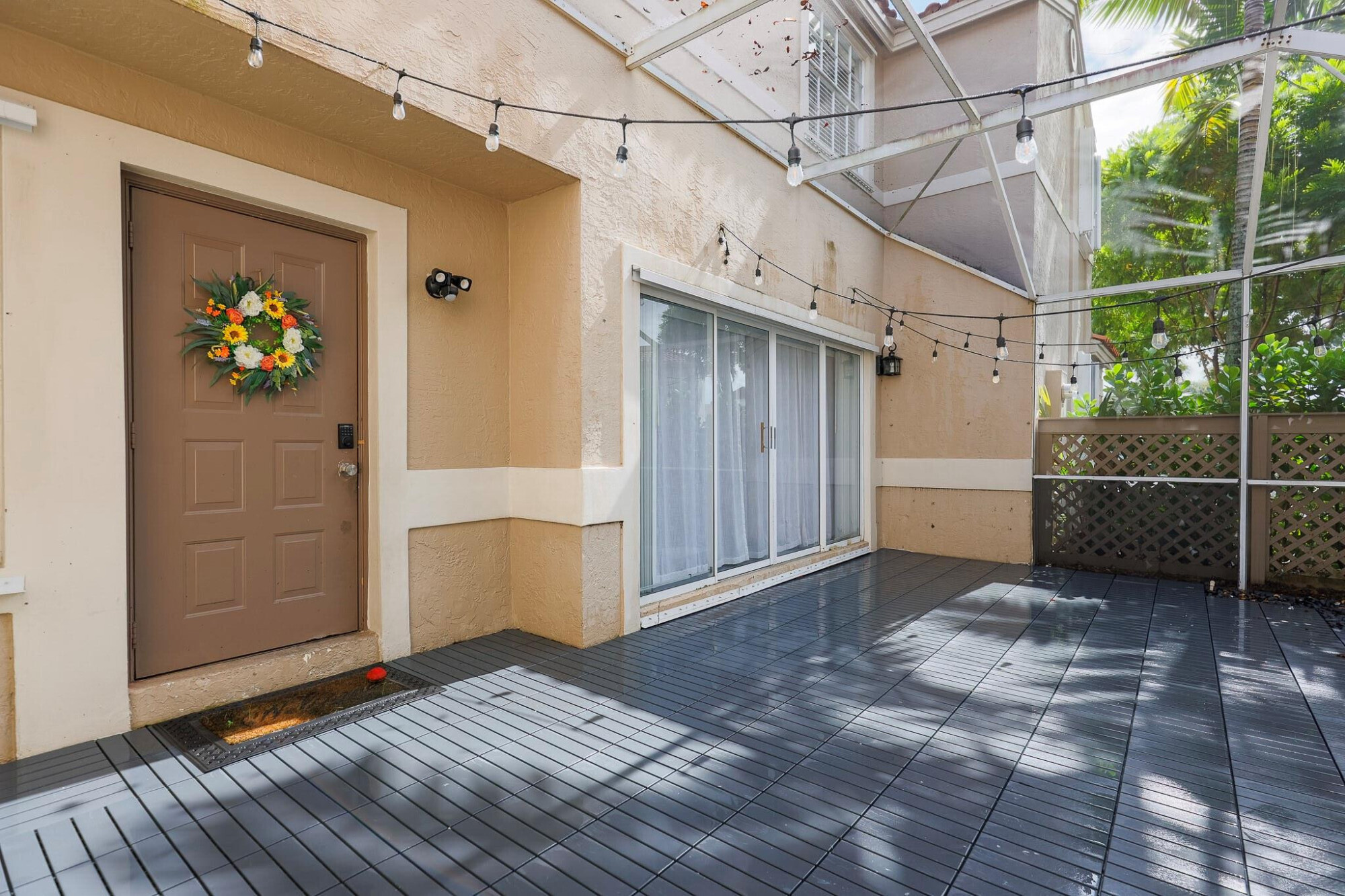 EMBASSY LAKES - Residential Lease