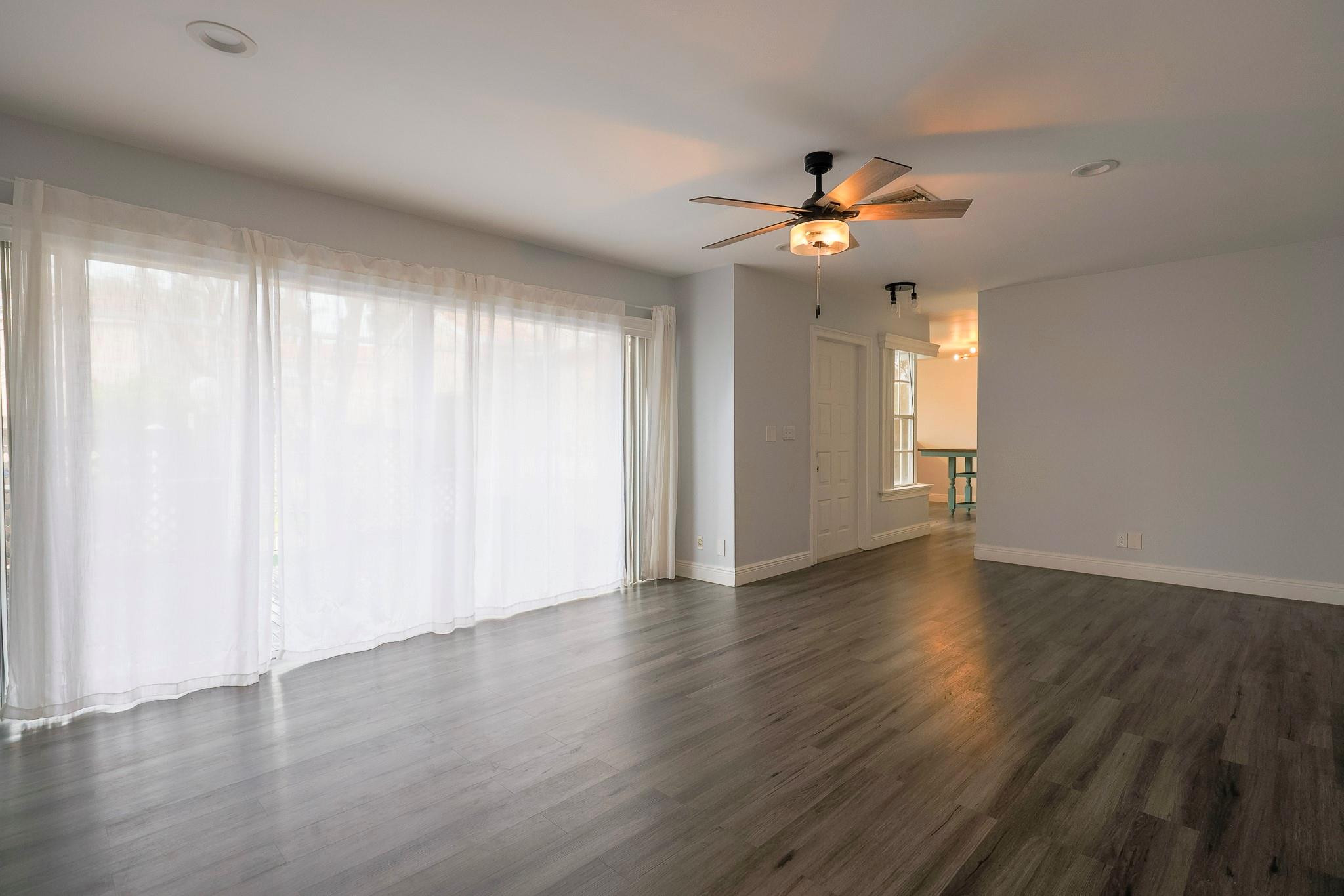 EMBASSY LAKES - Residential Lease