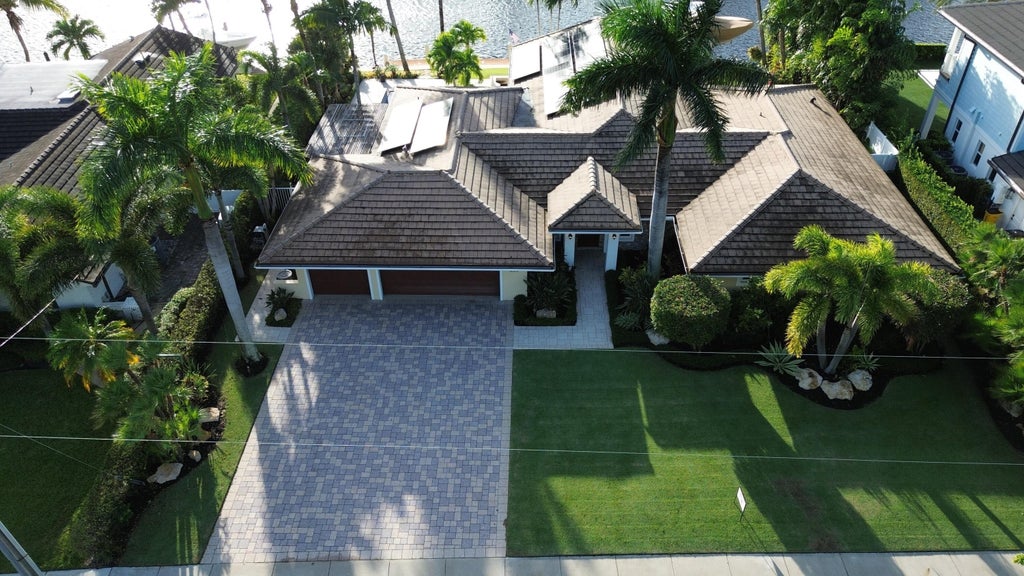 Photo of 1005 COUNTRY CLUB Drive, North Palm Beach, FL 33408 (MLS # B26091151)