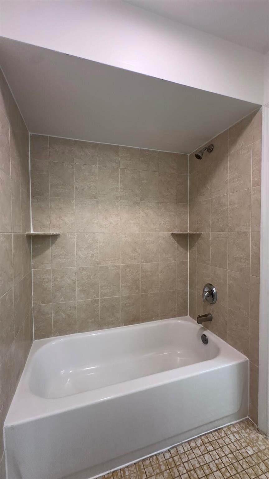 HIGHLAND PINES 2 - Residential Lease