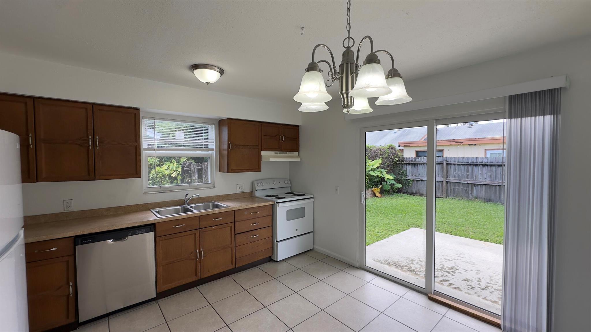 HIGHLAND PINES 2 - Residential Lease