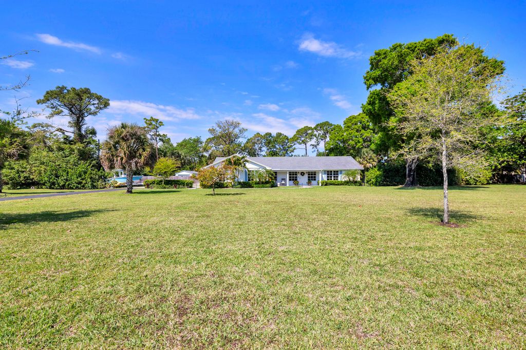 Photo of 8609 Kelso Drive, Palm Beach Gardens, FL 33418 (MLS # B26010365)