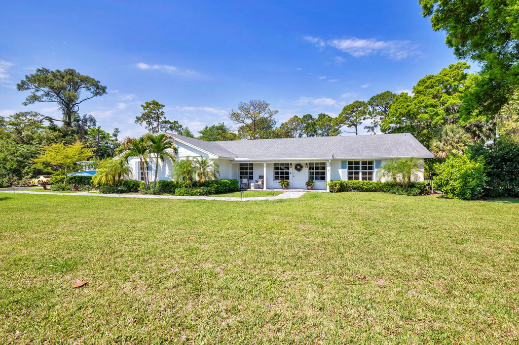 Photo of 8609 Kelso Drive, Palm Beach Gardens, FL 33418 (MLS # B26010365)