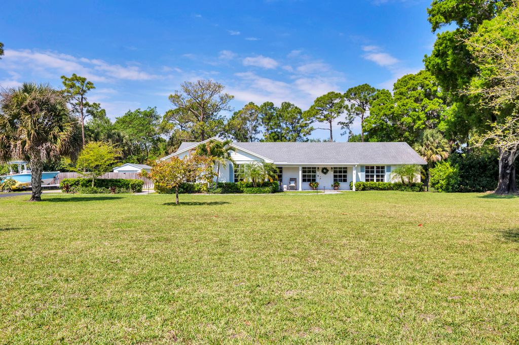 Photo of 8609 Kelso Drive, Palm Beach Gardens, FL 33418 (MLS # B26010365)