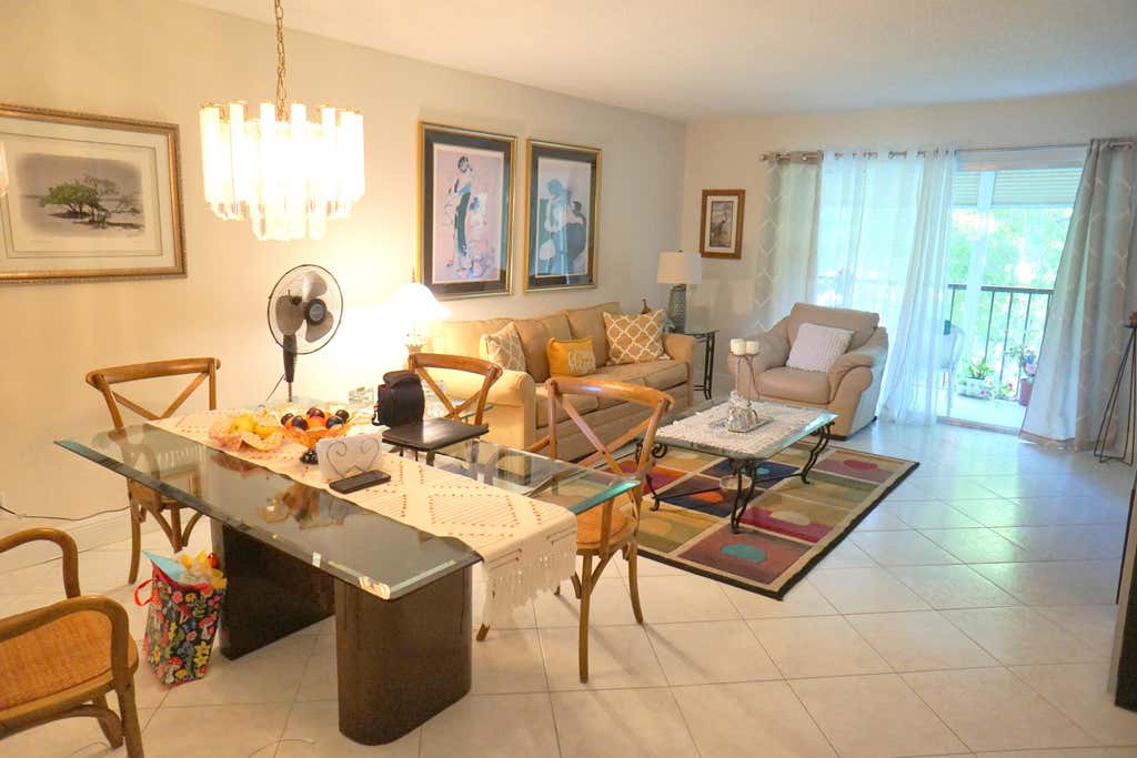 Photo of 7286 HUNTINGTON Lane #306, Delray Beach, FL 33446 (MLS # B26057296)