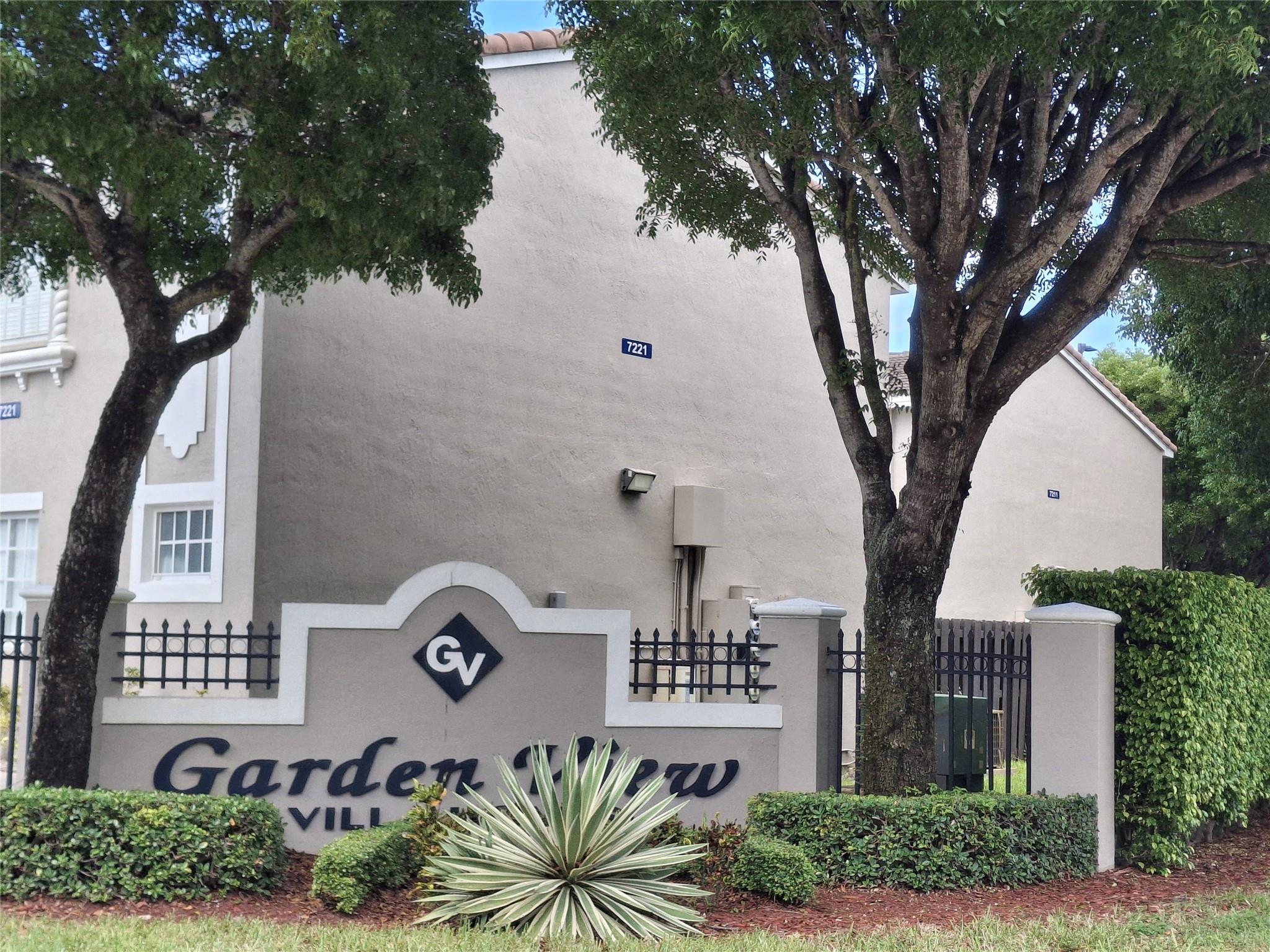 SPACIOS 2 BEDROOM, 2FULL BATH, BRIGHT AND MODERN CORNER UNIT ON A SECOND FLOOR. STANLEY STEEL APPLIANCES, FORMAL DINING ROOM, LIVING ROOM, BOTH BEDROOMS HAVE WALKING CLOSETS, TILE AND WOOD FLOORS, WASHER AND DRYER INSIDE THE UNIT. LOCATED IN THE NORT AREA OF PALMETTO EXPRESSWAY SOUTH OF MIAMI COUNTRY CLUB, WITH EASY ACCES TO BANKS, RESTAURANTS, SCHOOLS, MARKETS AND MUCH MORE.