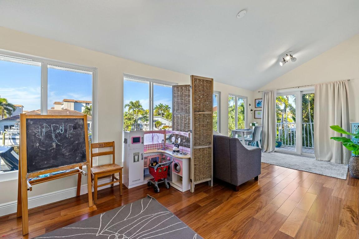 TROPIC ISLE 3RD SEC - Residential