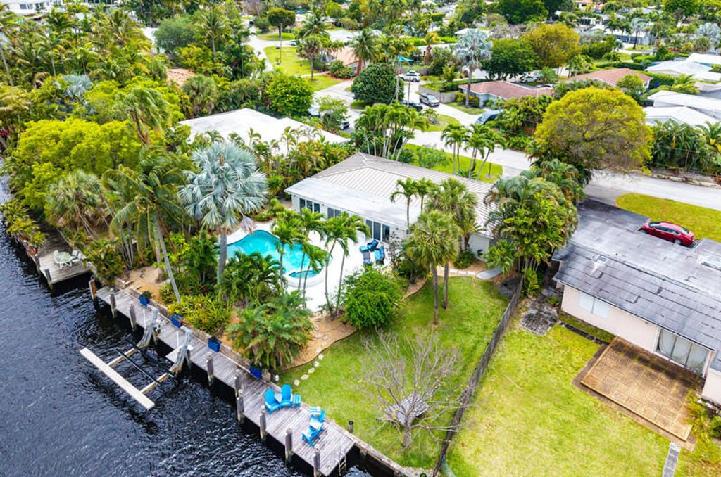 Photo of 1733 Coral Gardens Drive, Wilton Manors, FL 33334 (MLS # B26032459)