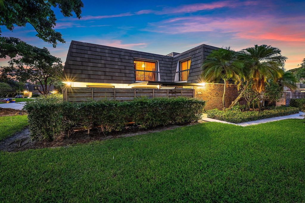 Photo of 1001 10th Terrace, Palm Beach Gardens, FL 33418 (MLS # R10918000)