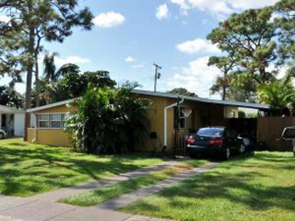 Photo of 212 NE Entrada Avenue, Port St Lucie, FL 34952 (MLS # R10902939)