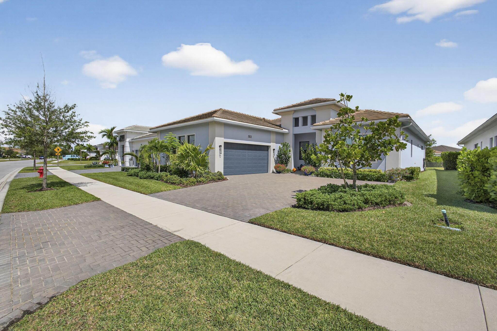 CRESSWIND PALM BEACH - Residential
