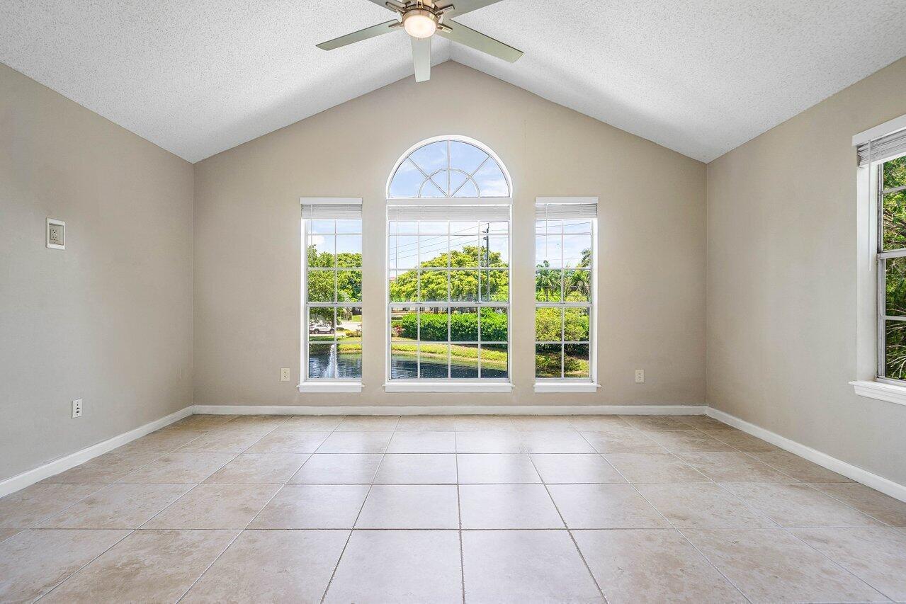 1000 Crystal Way J, Delray Beach, FL, 33444/$290,000 4 1000 Crystal Way J