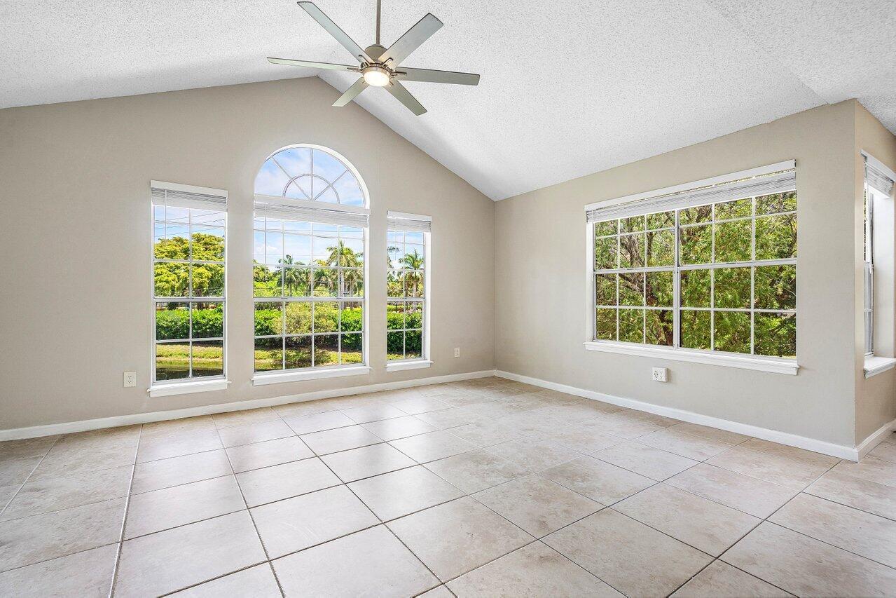 1000 Crystal Way J, Delray Beach, FL, 33444/$290,000 3 1000 Crystal Way J