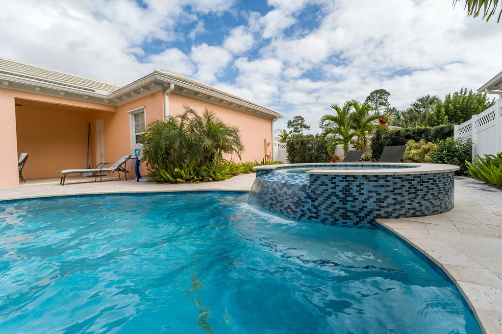 Photo of 2625 E Community Drive, Jupiter, FL 33458 (MLS # R11165431)