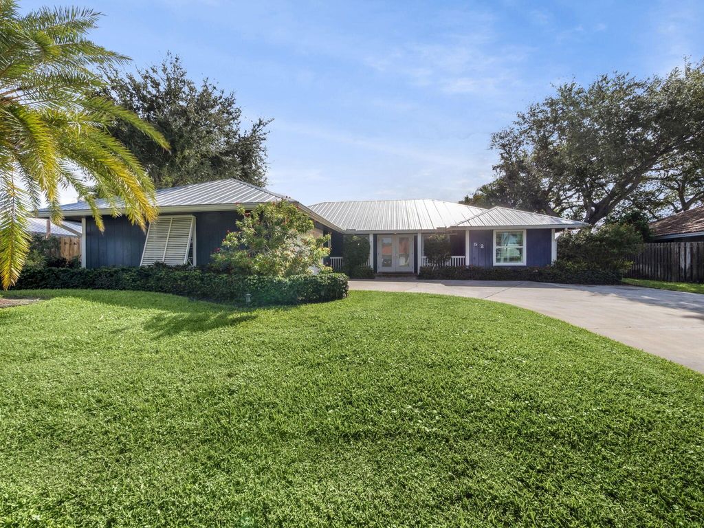 Photo of 52 Birch Place, Tequesta, FL 33469 (MLS # R11029111)