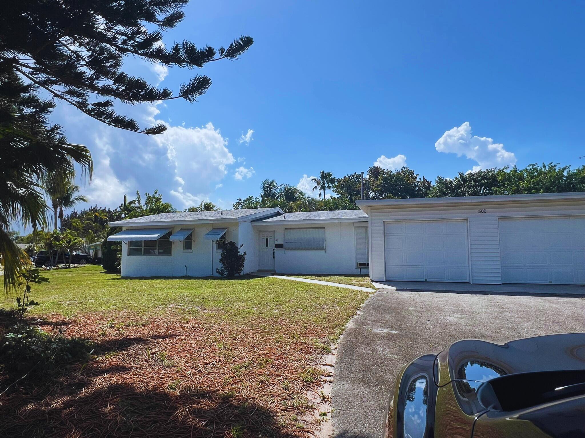 800 Alamanda Drive