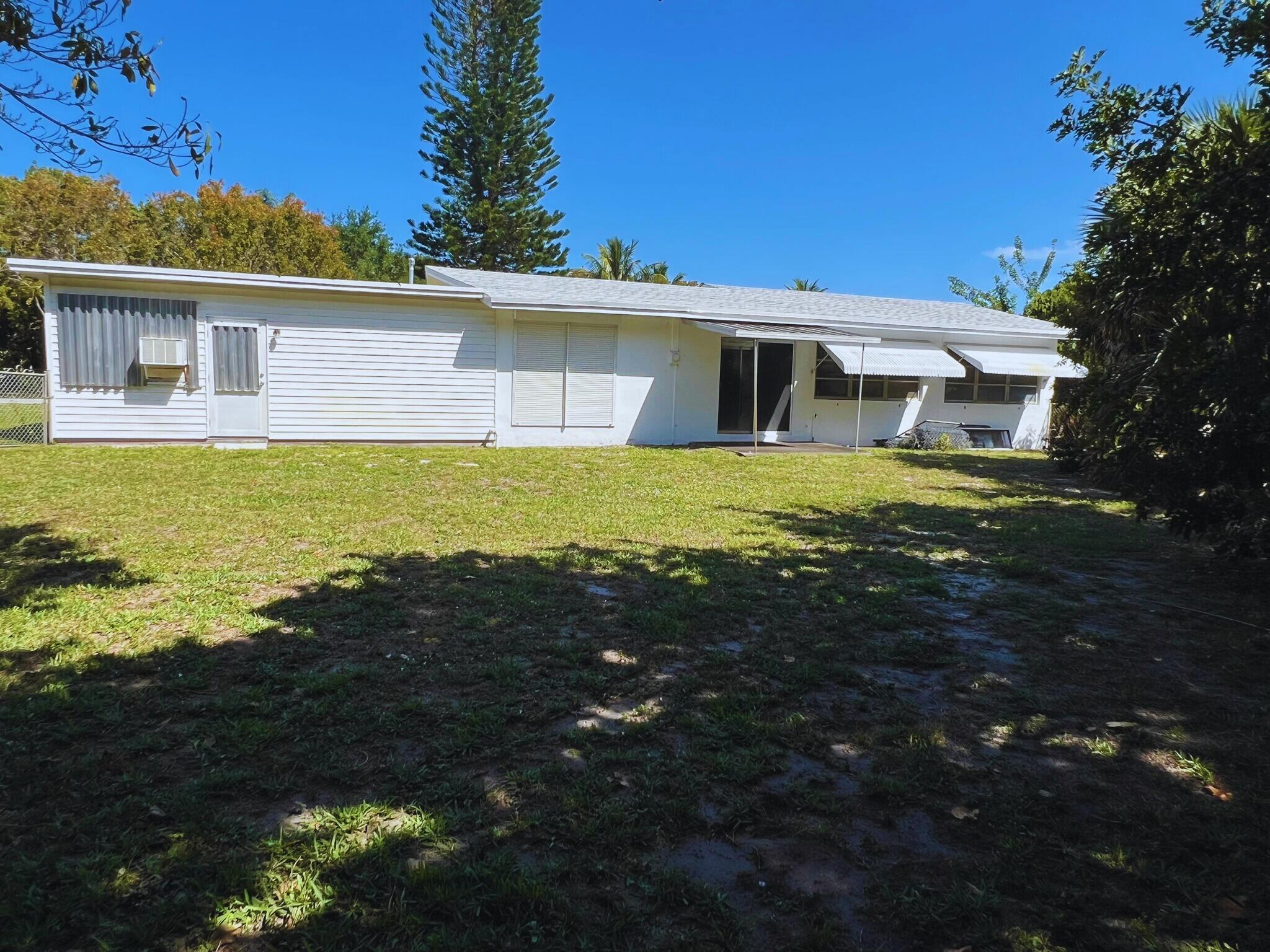 800 Alamanda Drive