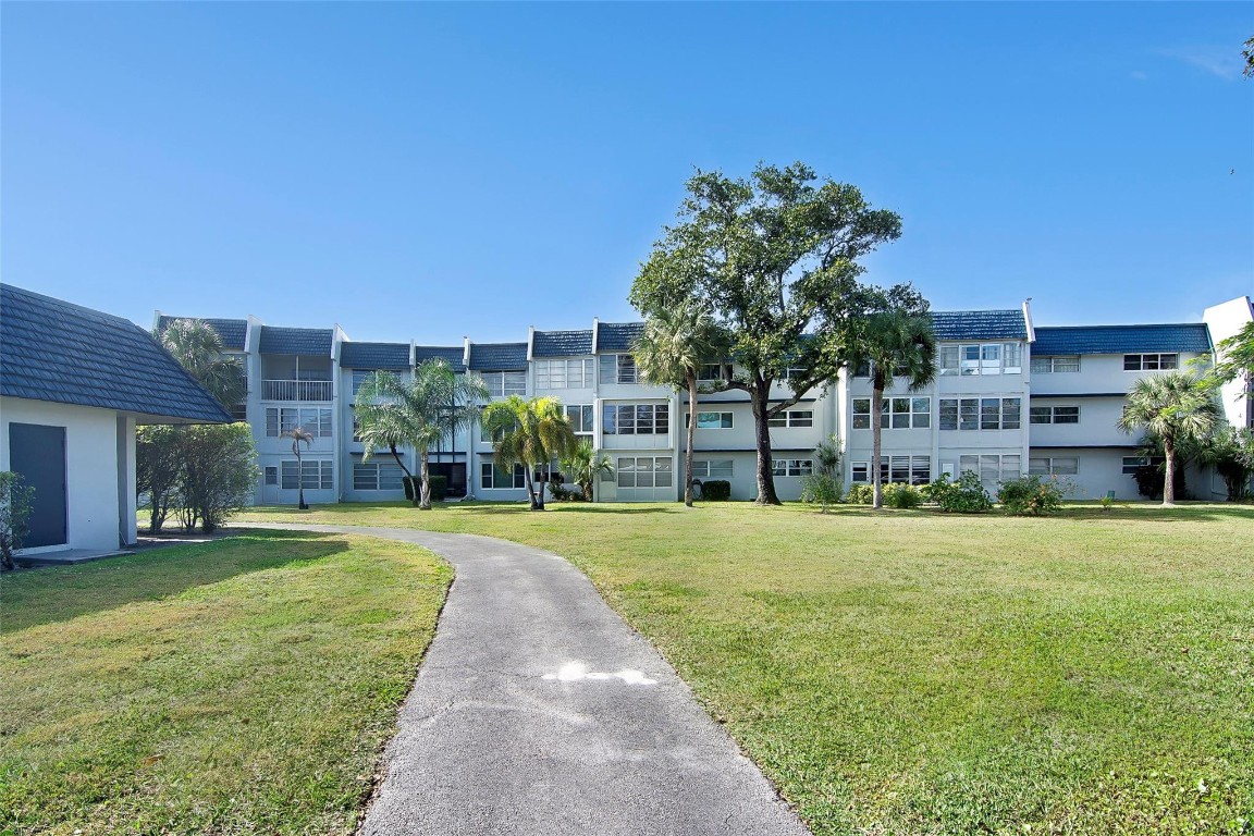 ORIOLE GOLF & TENNIS CLUB - Residential