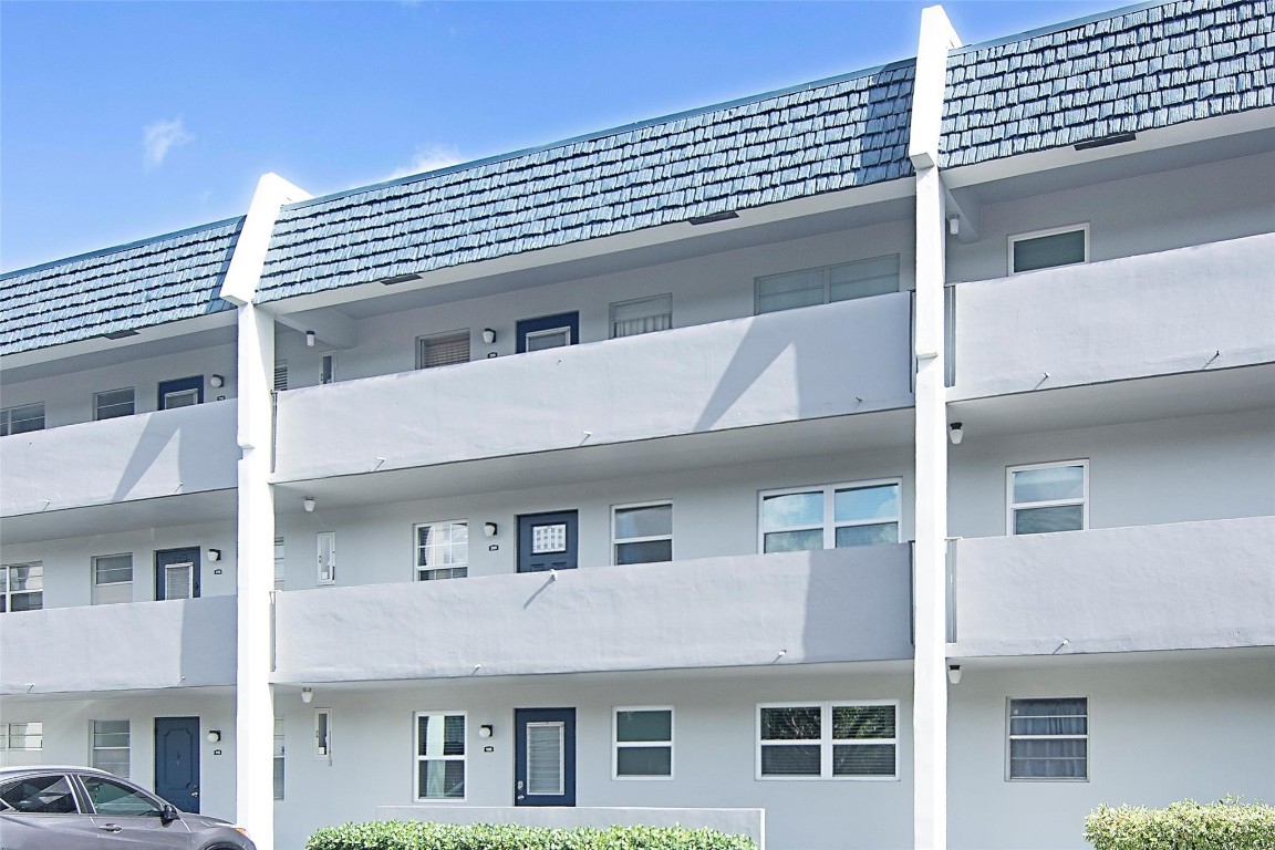 ORIOLE GOLF & TENNIS CLUB - Residential