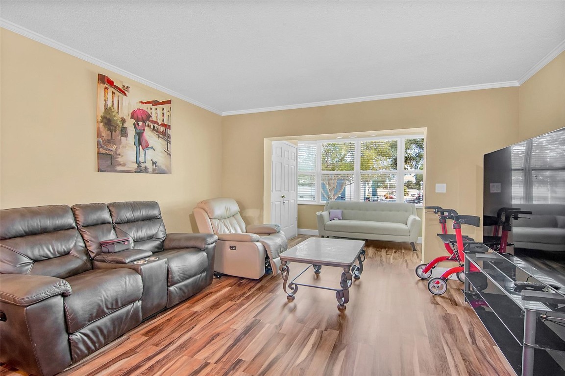 ORIOLE GOLF & TENNIS CLUB - Residential