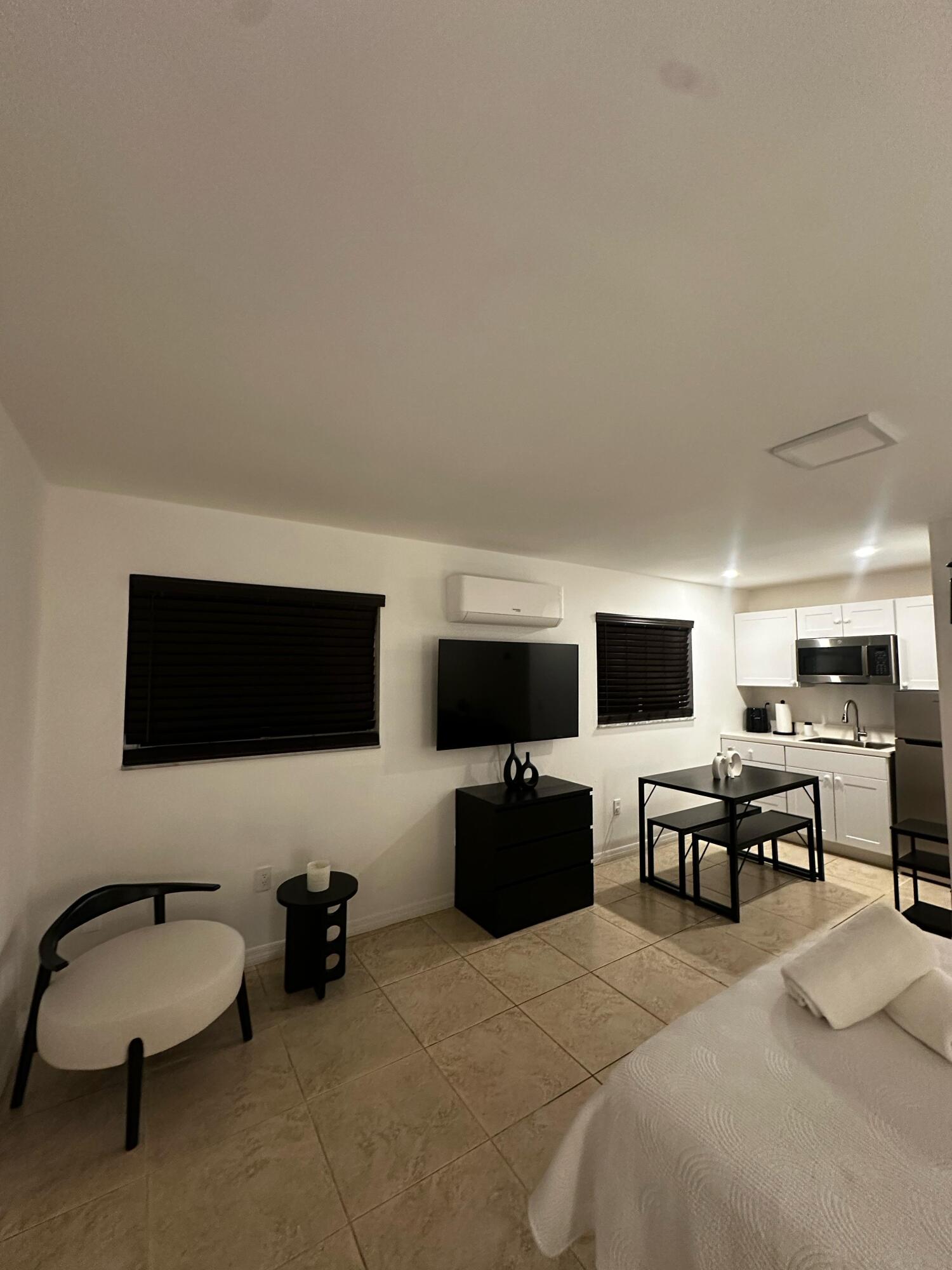 SUNRISE GOLF VILLAGE SEC 24 - Residential Lease